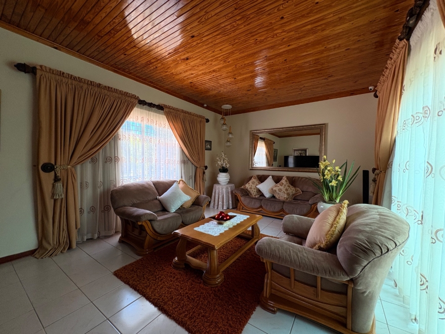 4 Bedroom Property for Sale in Flamwood North West